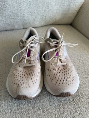 Brooks Ghost 16 (10.5) Women's Athletic Shoes - Light Beige with Purple Detail